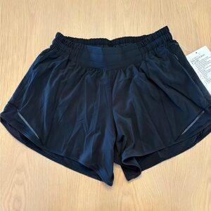 NWT Lululemon Hotty Hot LR short 4” lined